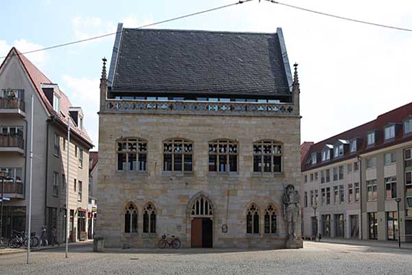 Halberstadt - Rathaus mit Roland