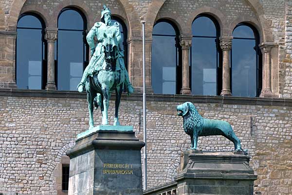 Goslar - Kaiserpfalz - Denkmal Friedrich I. Barbarossa