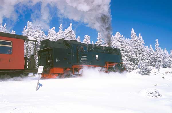 99 7237 fährt in die Brockenspirale ein