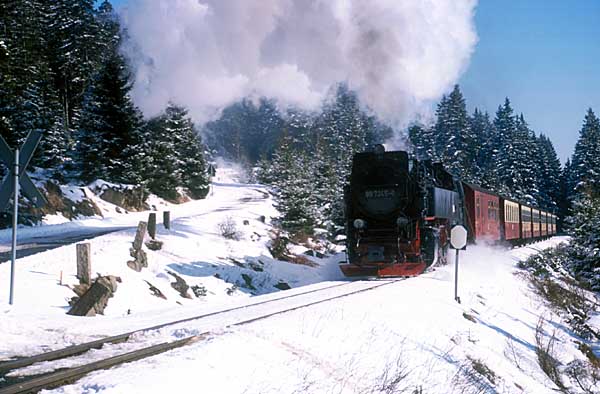 99 7245 am unteren Bahnübergang Brockenstraße