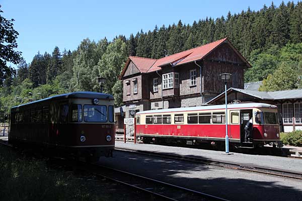 Triebwagen 187 013 und 187 011 in Alexisbad