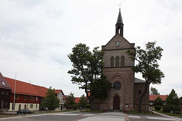 Hasselfelde - Marktplatz mit Kirche