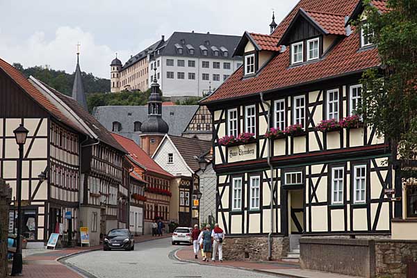 Fachwerkhäuser und Schloss