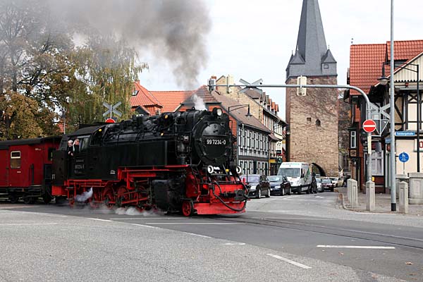 99 7234 der Harzer Schmalspurbahnen an der Westerntorkreuzung